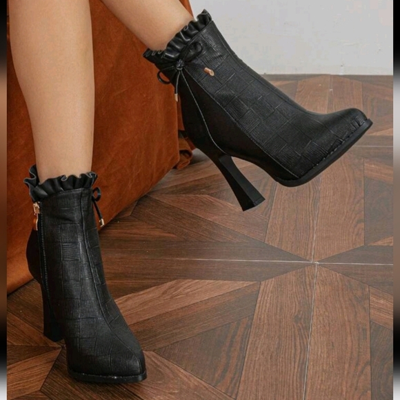 Waterproof Platform Bow Chunky Heel Short Boots, Black With Side Zipper - Picture 3 of 6